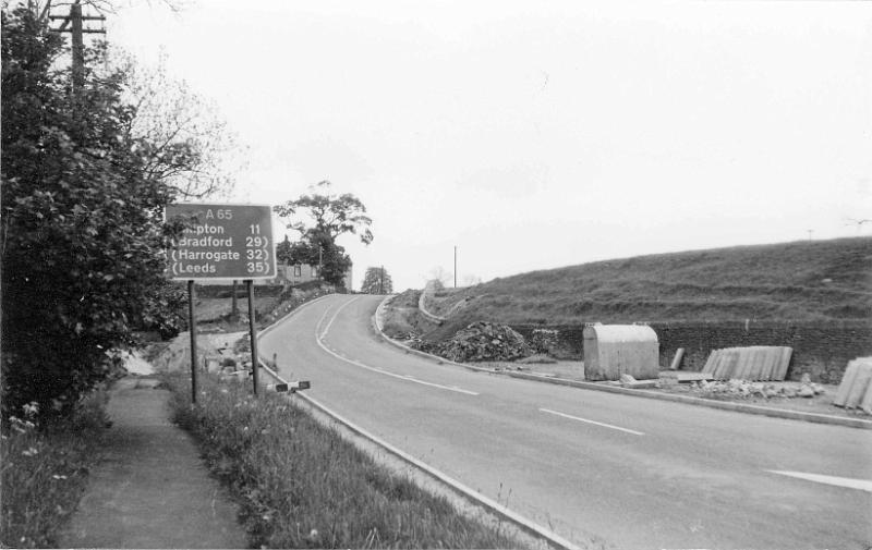 Barton House 1976.jpg - Barton House Hill - A65 on road to Gargrave - June 1976